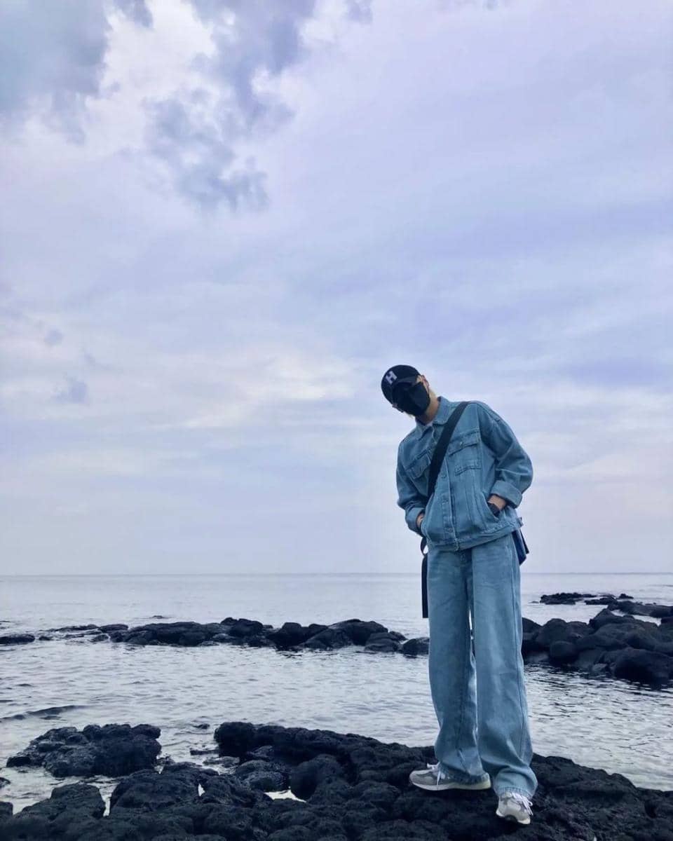 mix and match jaket denim ala I.N Stray Kids (instagram.com/realstraykids)