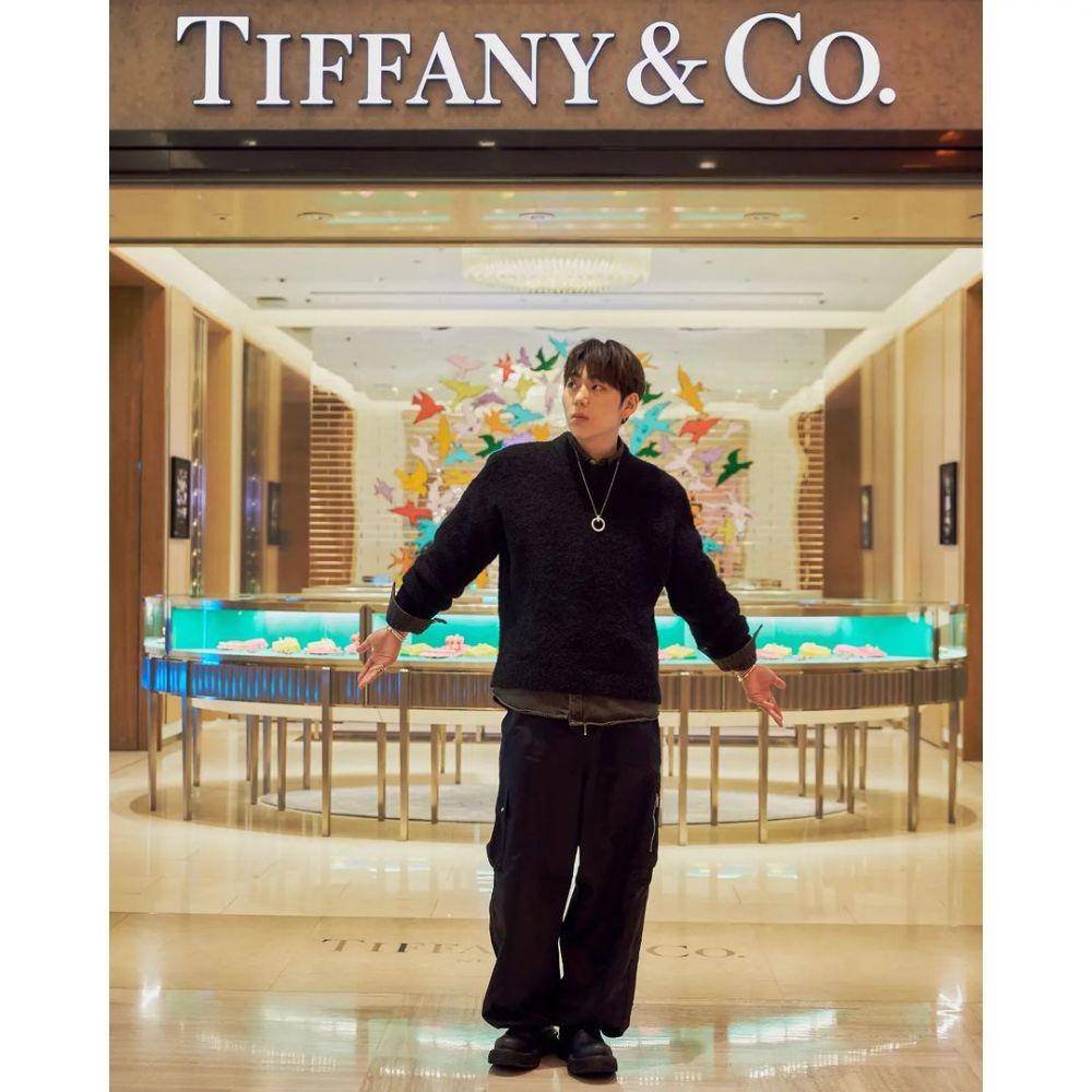 outfit oversized ala Zico (instagram.com/woozico0914)