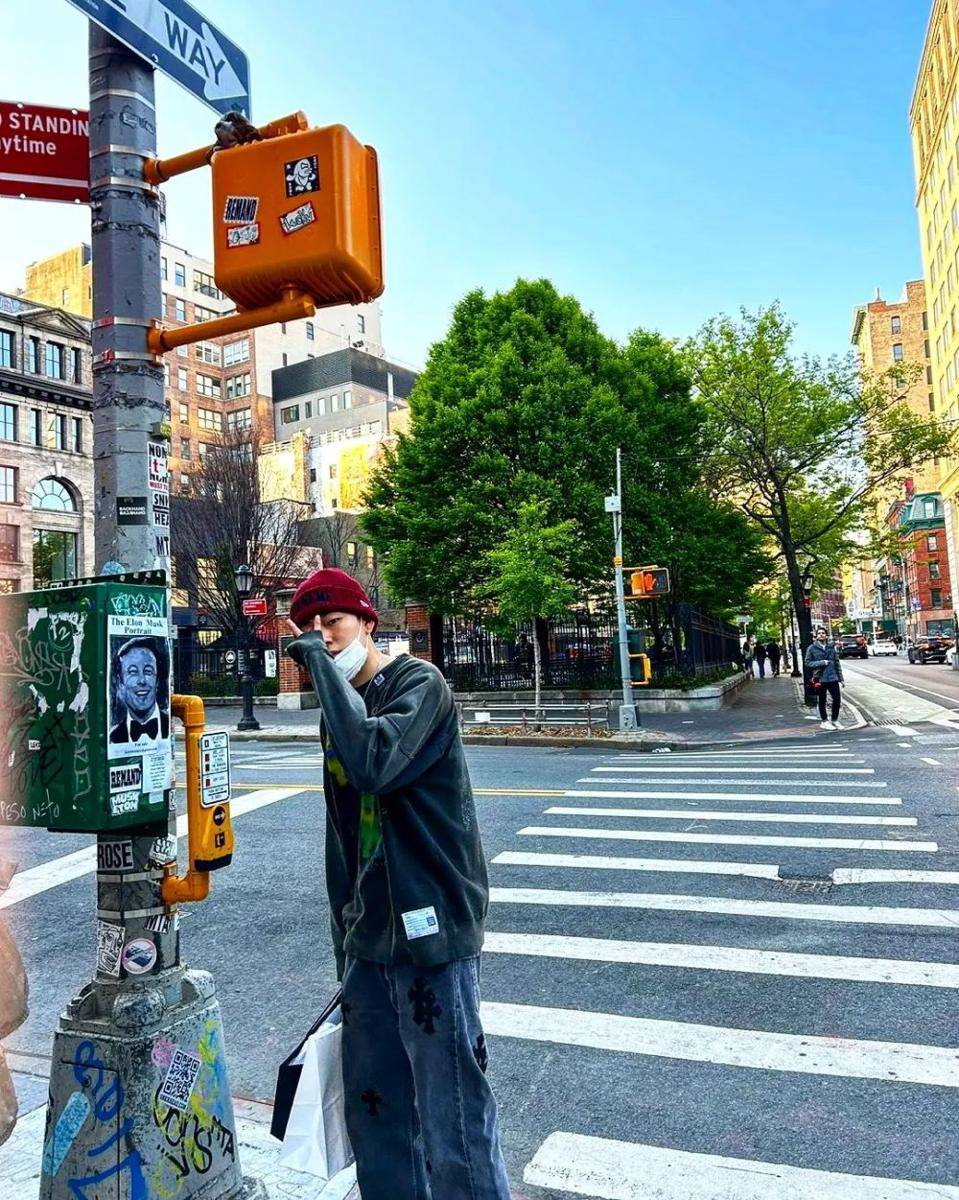 outfit oversized ala Zico (instagram.com/woozico0914)