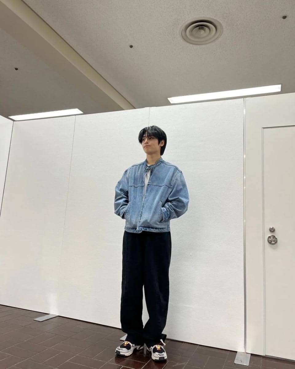 mix and match jaket denim ala I.N Stray Kids (instagram.com/realstraykids)