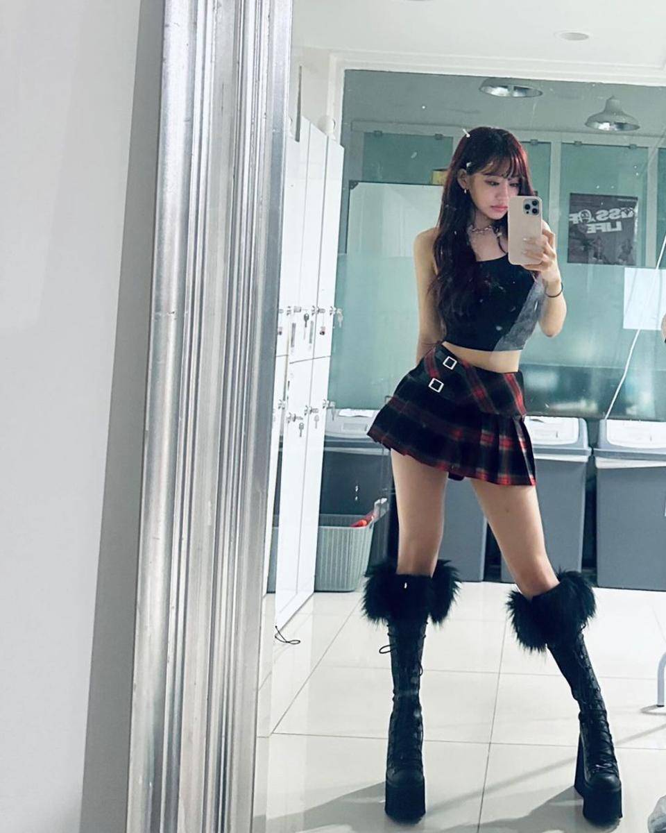 Julie Kiss of Life (instagram.com/kissoflife_s2)
