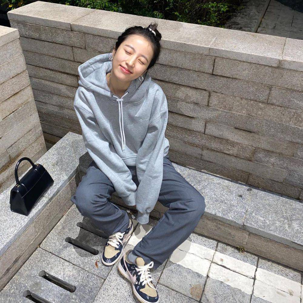Zhou Yu Tong (instagram.com/sep21m)