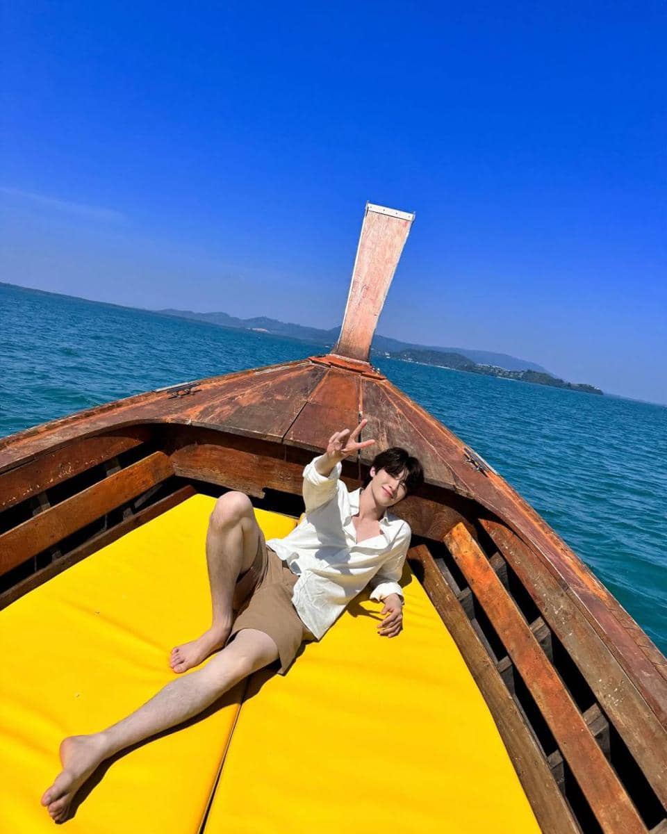 outfit liburan (instagram.com/blue_pongtiwat)