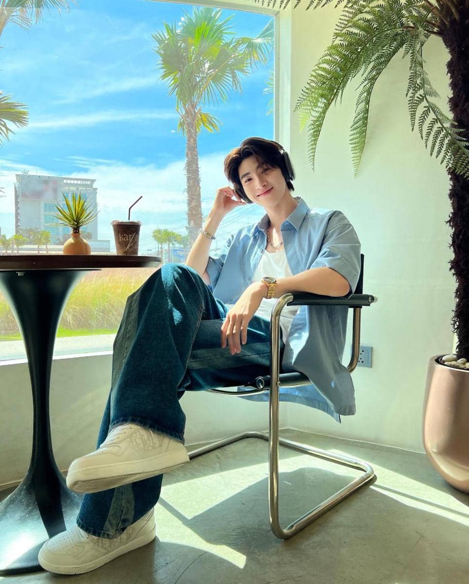 outfit liburan (instagram.com/blue_pongtiwat)