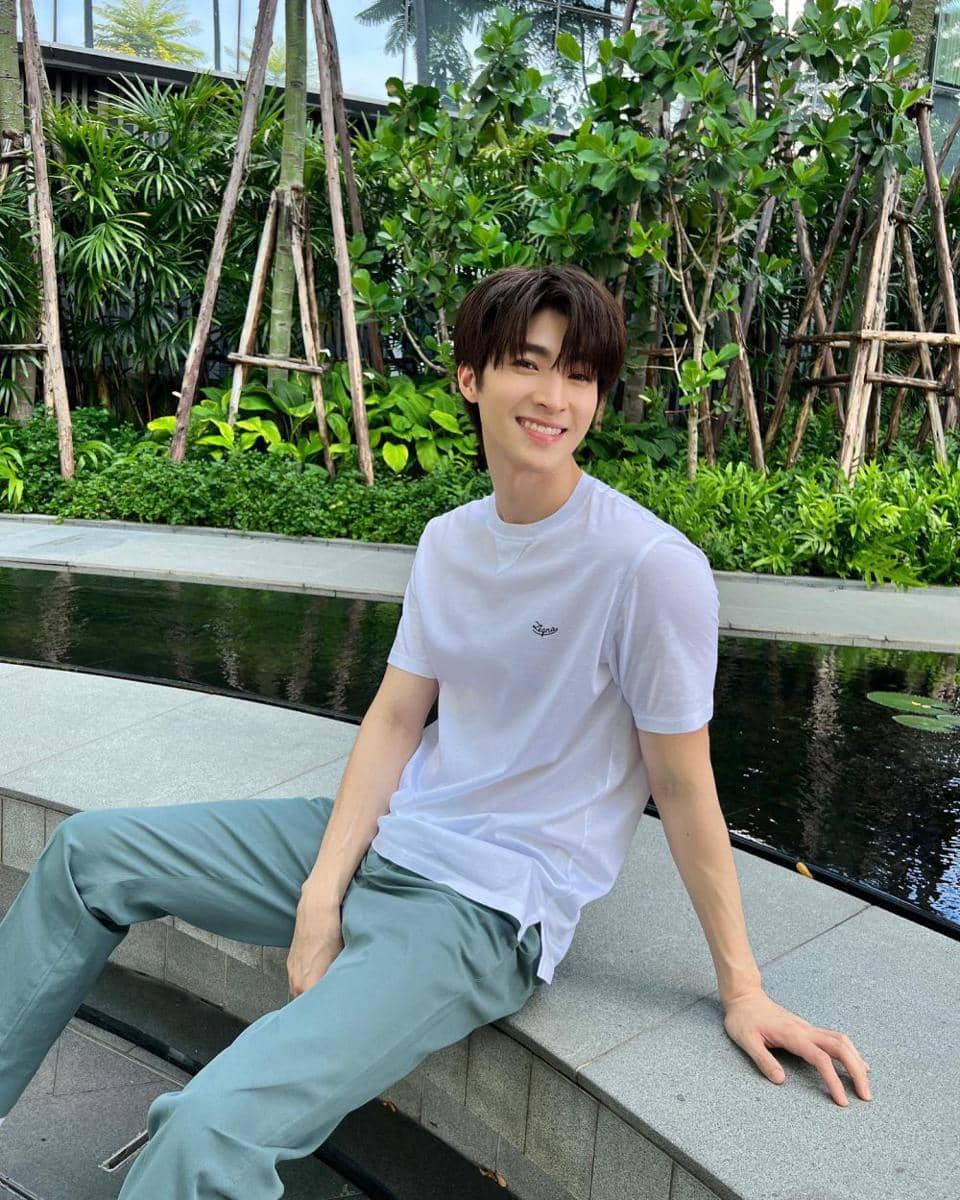 outfit liburan (instagram.com/blue_pongtiwat)