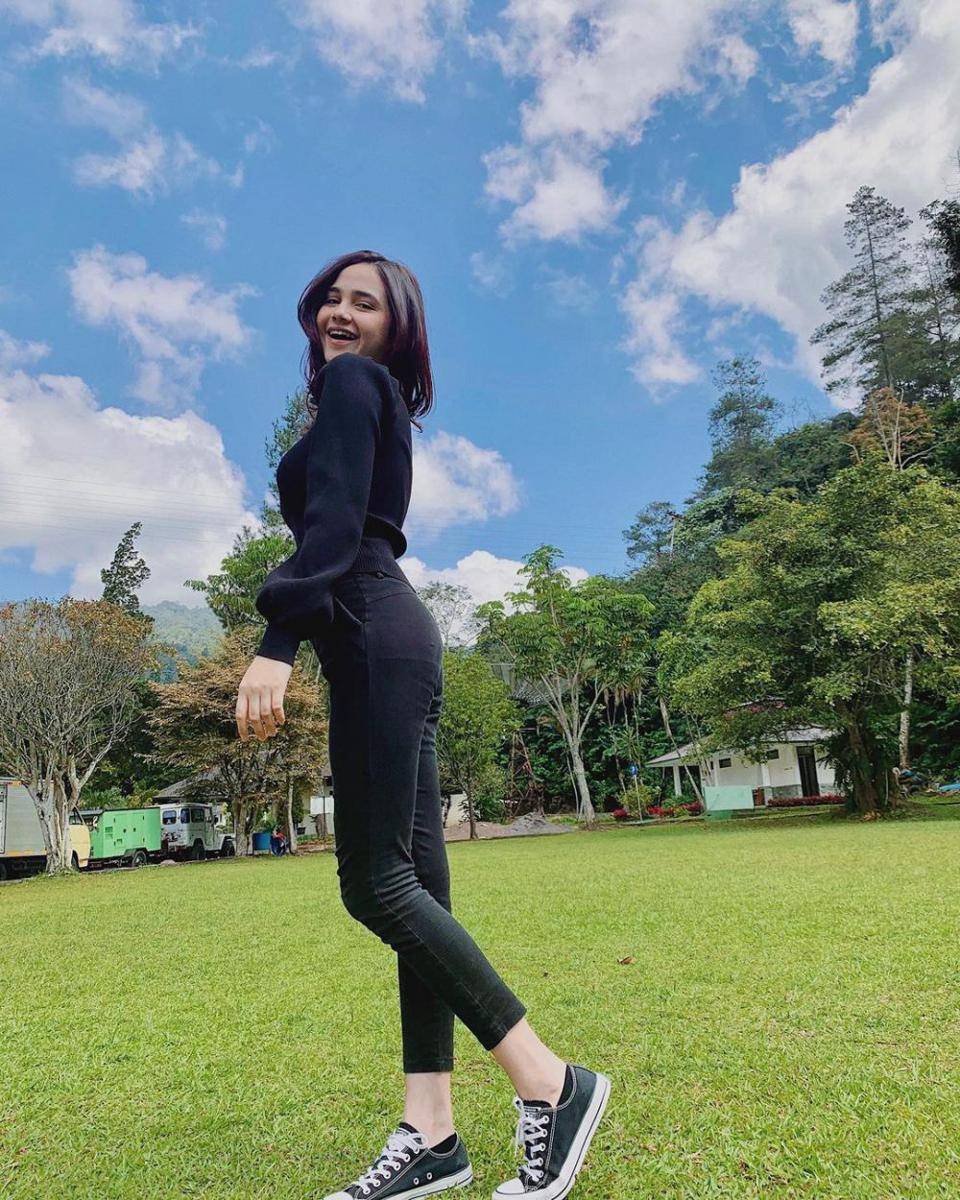 Inspirasi outfit untuk hangout ala Syifa Hadju (Instagram.com/syifahadju)