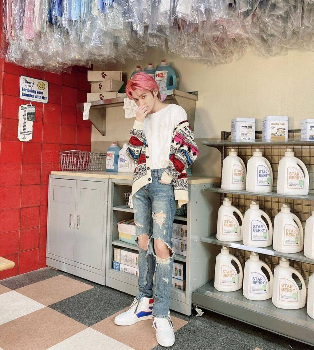 OOTD nuansa putih ala Taeyong NCT (instagram.com/taeoxo_nct)