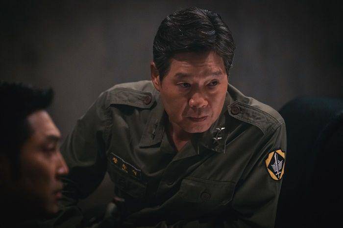 cuplikan Yoo Jae Myung di drakor Uncle Samsik (dok. Disney+ Korea/Uncle Samsik)