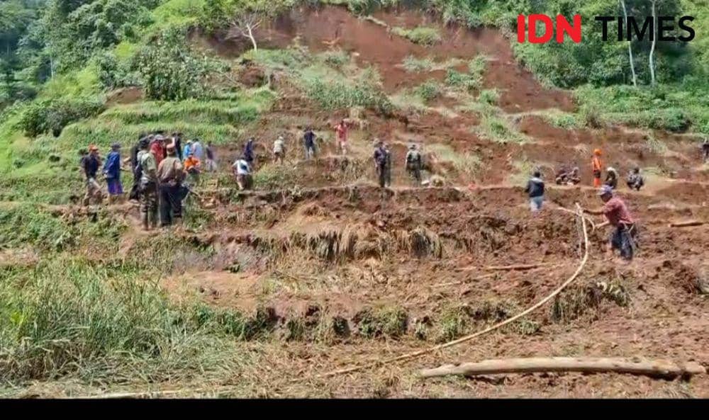 Cuaca Buruk Pencarian Petani yang Tertimbun Longsor di KBB Ditunda