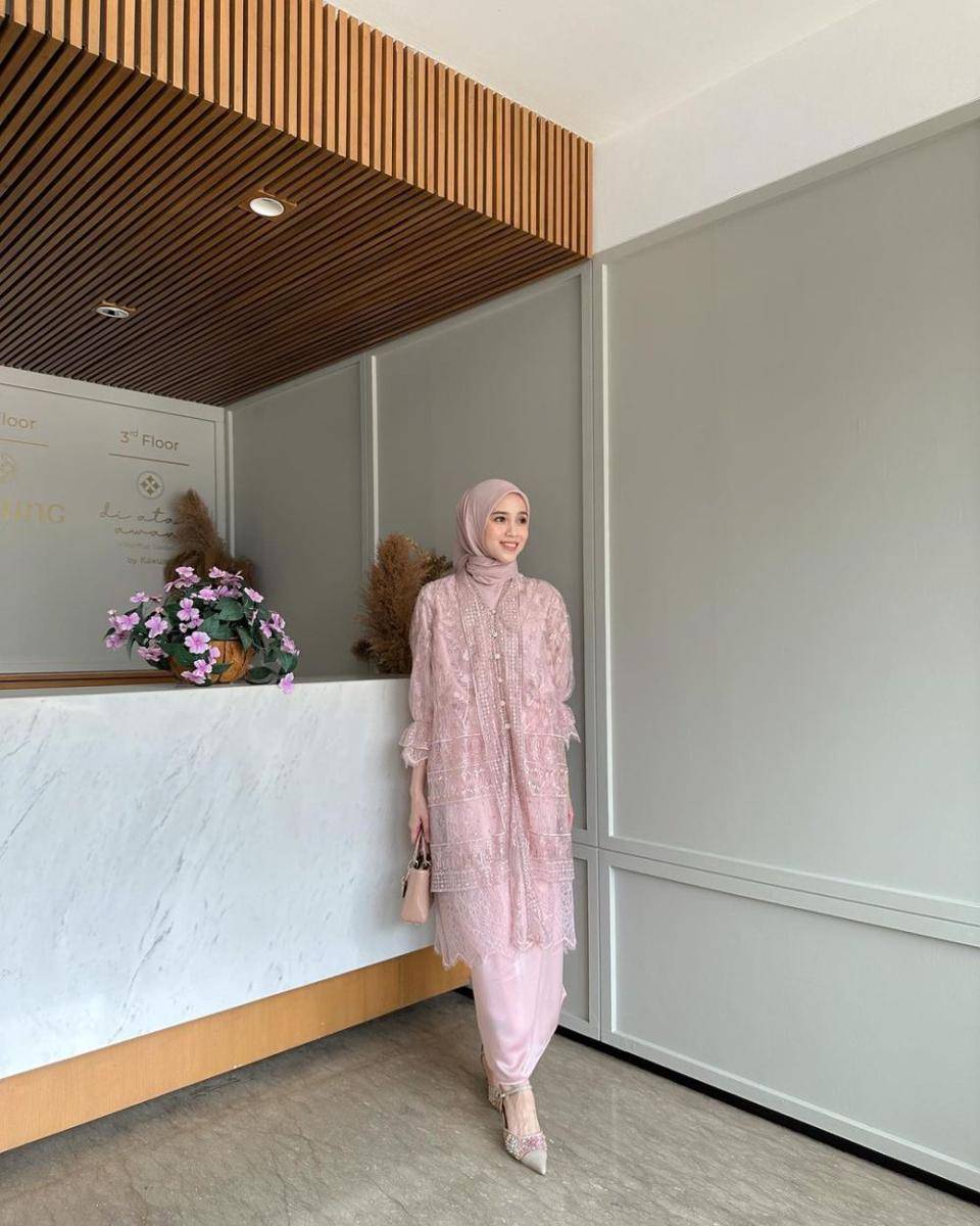 inspirasi OOTD ala Vina Maulina (instagram.com/vinamaulina)
