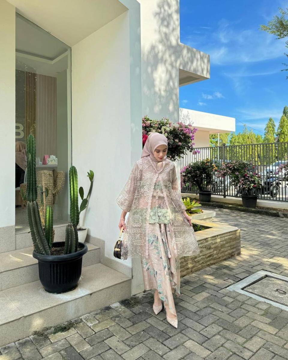 inspirasi OOTD ala Vina Maulina (instagram.com/vinamaulina)