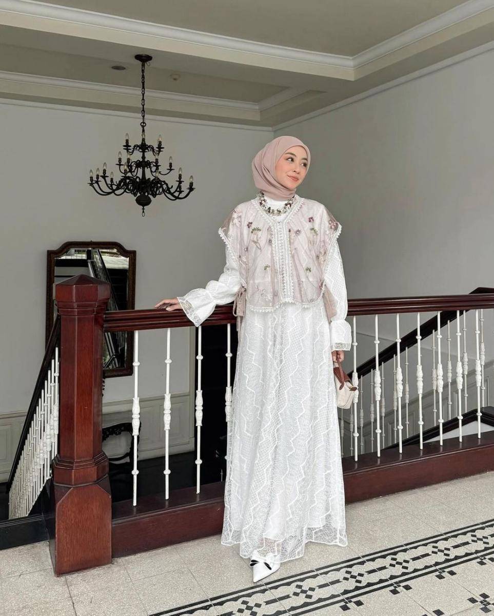 inapirasi OOTD ala Meirani Amalia (instagram.com/meiraniap)