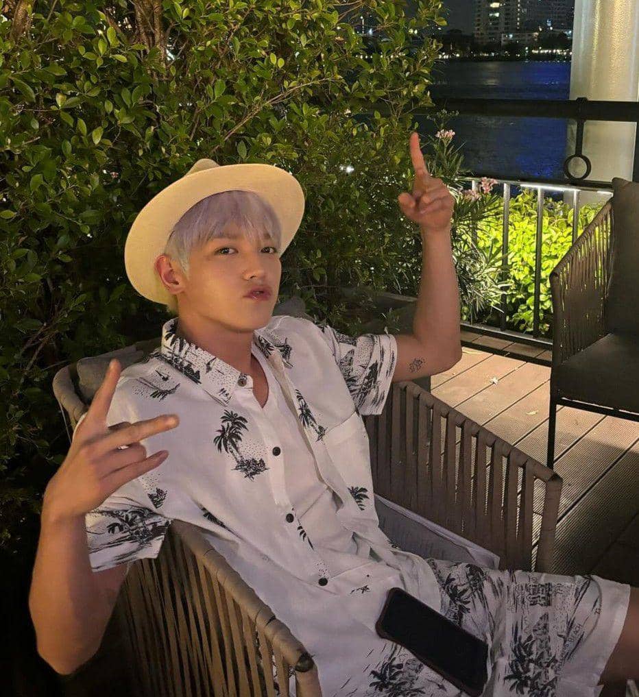 OOTD nuansa putih ala Taeyong NCT (instagram.com/taeoxo_nct)