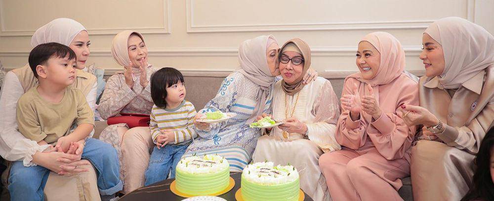potret ulang tahun ibu tiri Olla Ramlan (instagram.com/juliandisp)