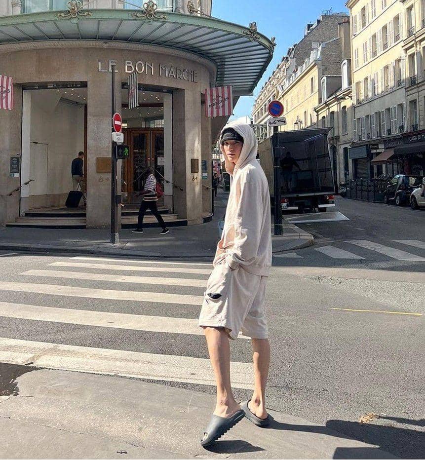 OOTD nuansa putih ala Taeyong NCT (instagram.com/taeoxo_nct)