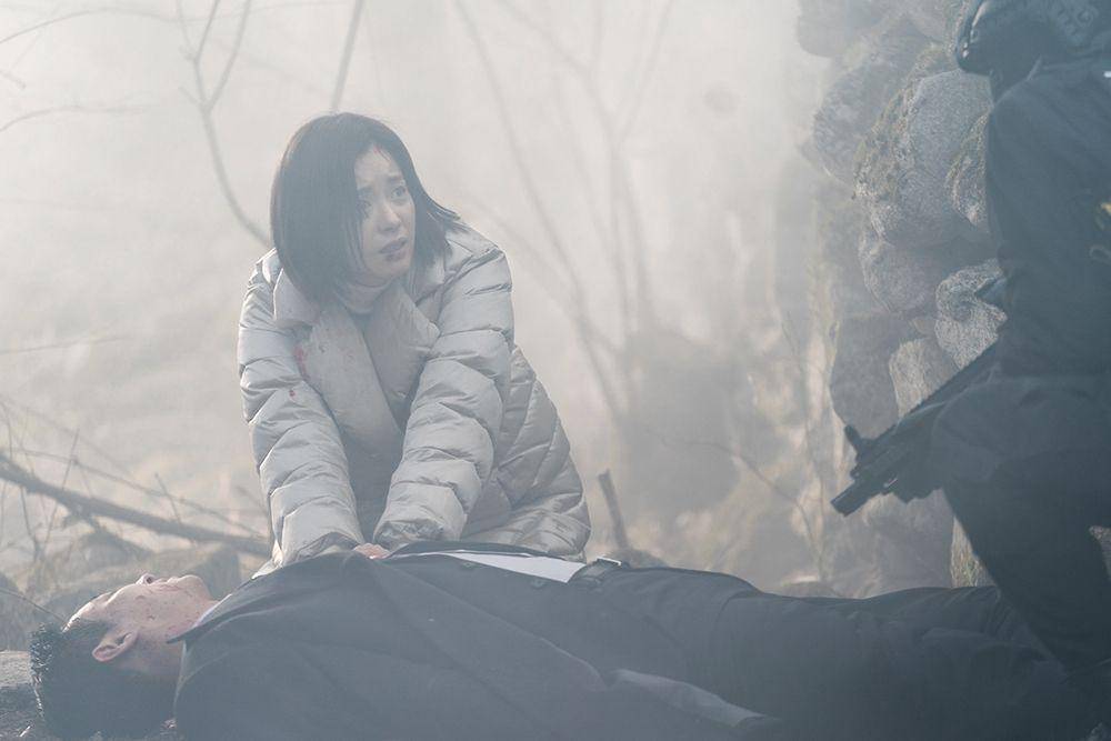 cuplikan Han Hyo Joo di drakor Blood Free (dok. Disney+ Korea/Blood Free)