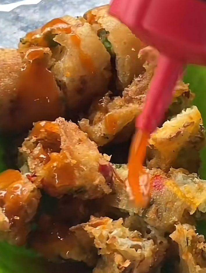 Gorengan disamping KFC Asia Mega Mas (TikTok @KULINERTOPUI)