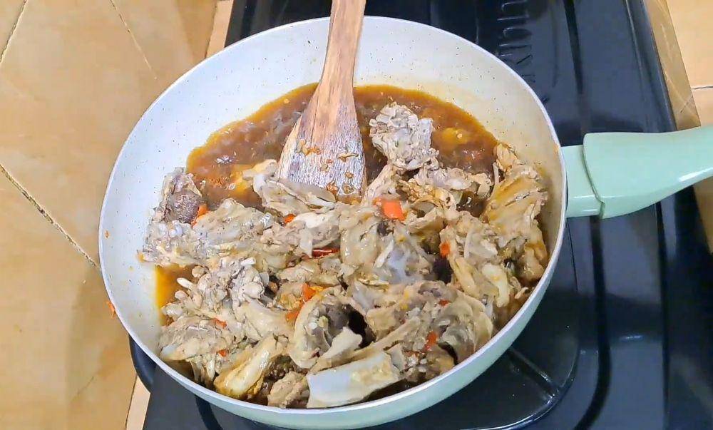 ilustrasi memasak rica-rica balungan ayam (youtube.com/Dahliaryan)