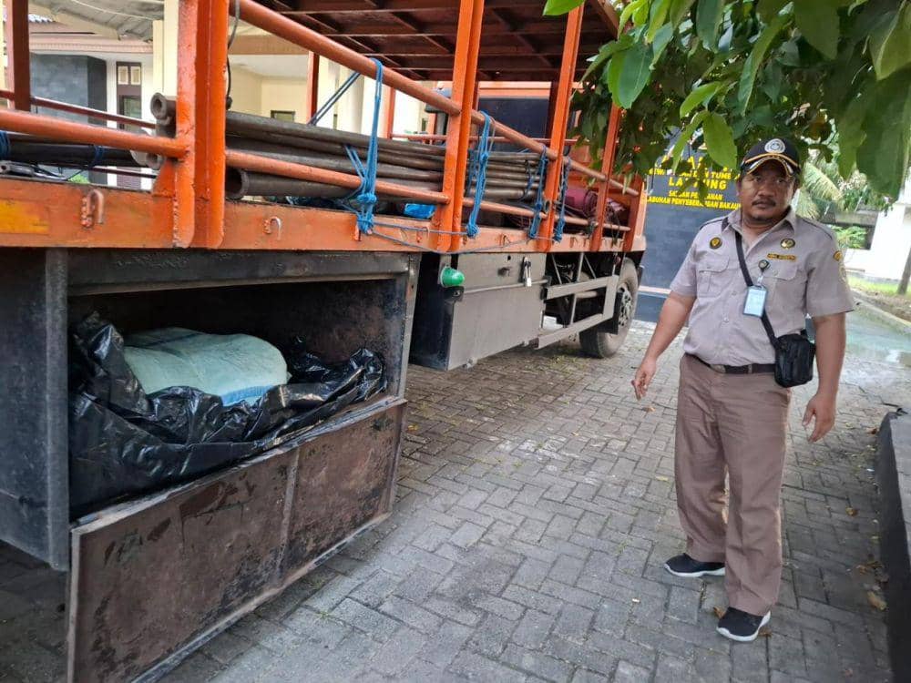Pengungkapan penyelundupan 390 Kg daging celeng oleh petugas Karantina Lampung. (DOK. Karantina Lampung).