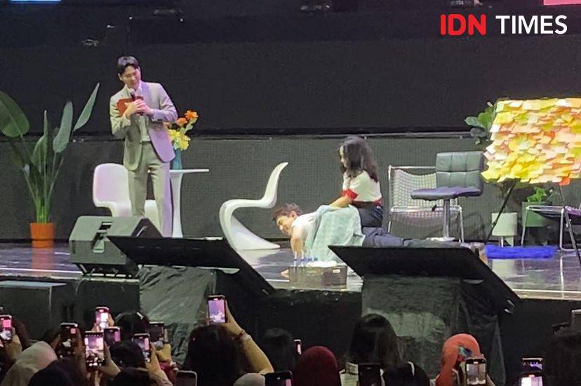 potret Nichkhun dalam acara NO.624: NICHKHUN FAN MEETING IN JAKARTA, Sabtu (27/4/2024) (IDN Times/Rani Asnurida)