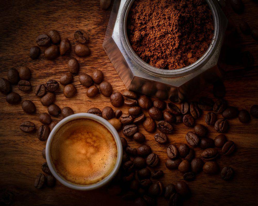 ilustrasi bubuk kopi (unsplash.com/🇸🇮 Janko Ferlič)
