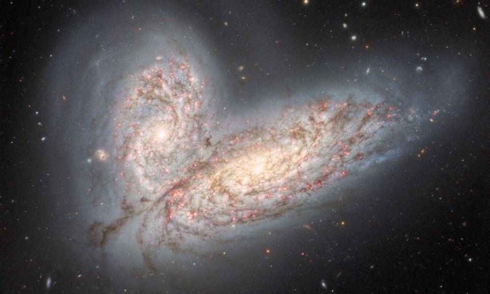ilustrasi galaksi bima sakti dan andromeda bertabrakan (universetoday.com)