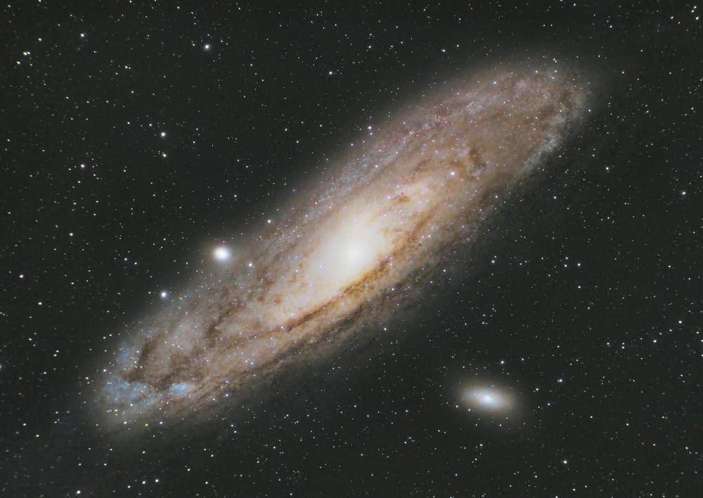 Andromeda dan galaksi kecil di sebelahnya (pexels.com/Ahmad Basem)