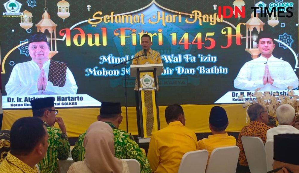 Ketua DPD Golkar Sumut, Musa Rajekshah berpidato saat acara Halalbihalal DPD Golkar Sumut di Jalan Sudirman, Sabtu (27/4/2024). (IDN Times/Arifin Al Alamudi)