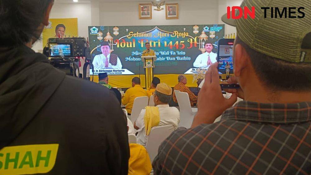 Ketua DPD Golkar Sumut, Musa Rajekshah berpidato saat acara Halalbihalal DPD Golkar Sumut di Jalan Sudirman, Sabtu (27/4/2024). (IDN Times/Arifin Al Alamudi)