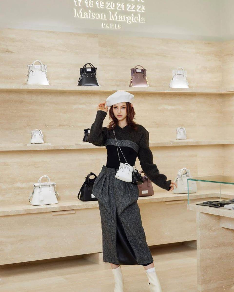 Inspirasi rok member NewJeans (Instagram.com/newjeans_official)