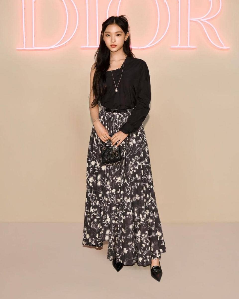 Inspirasi rok member NewJeans (Instagram.com/newjeans_official)