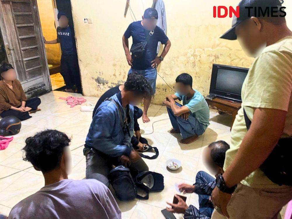 Kedua pelaku diringkus saat berada di rumah kontrakannya. (IDN Times/Polres Kubu Raya).