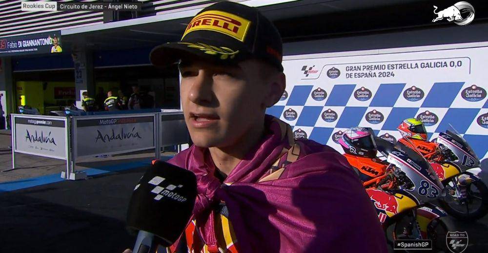 Alvaro Carpe saat diwawancara selepas race kedua Red Bull Rookies Cup 2024 seri Jerez. (redbull.com)