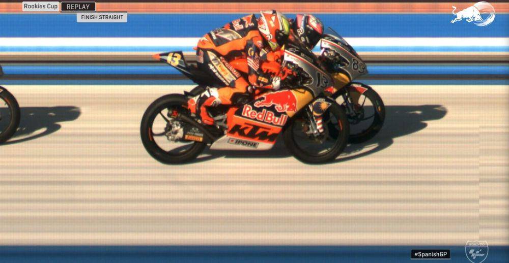 foto finis Alvaro Carpe dan Hakim Danish saat race kedua Red Bull Rookies Cup 2024 seri Jerez (redbull.com)