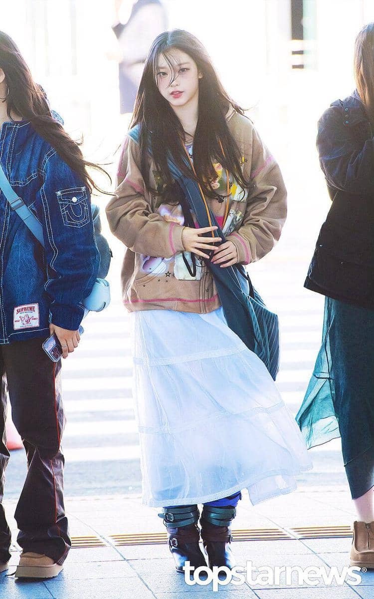 Inspirasi rok member NewJeans (Kpopping.com)