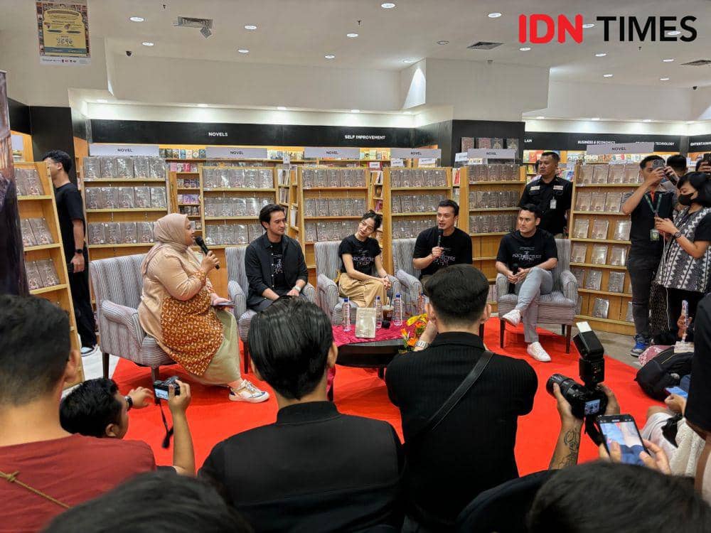 Jumpa pers The Architecture of Love, di Jogja City Mall, Minggu (28/4/2024). (IDN Times/Herlambang Jati Kusumo)