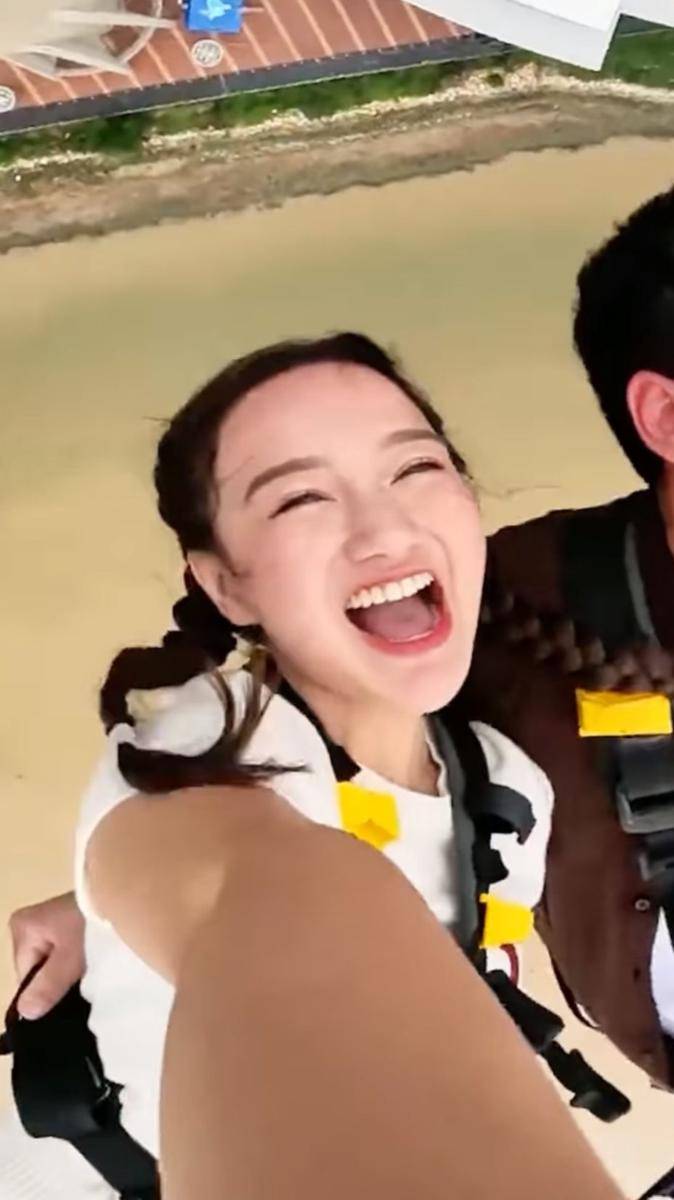 potret Nanda Arsyinta dan Ardya lompat dari bungee jumping tertinggi di dunia (instagram.com/nandaarsynt)