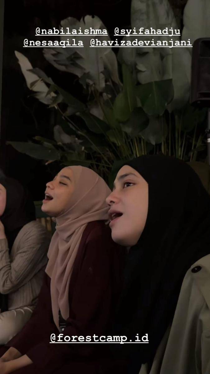 potret Syifa Hadju melepas beban pikiran dengan mengikuti acara Forest Camp Mindful Escape (instagram.com/daraarafah)