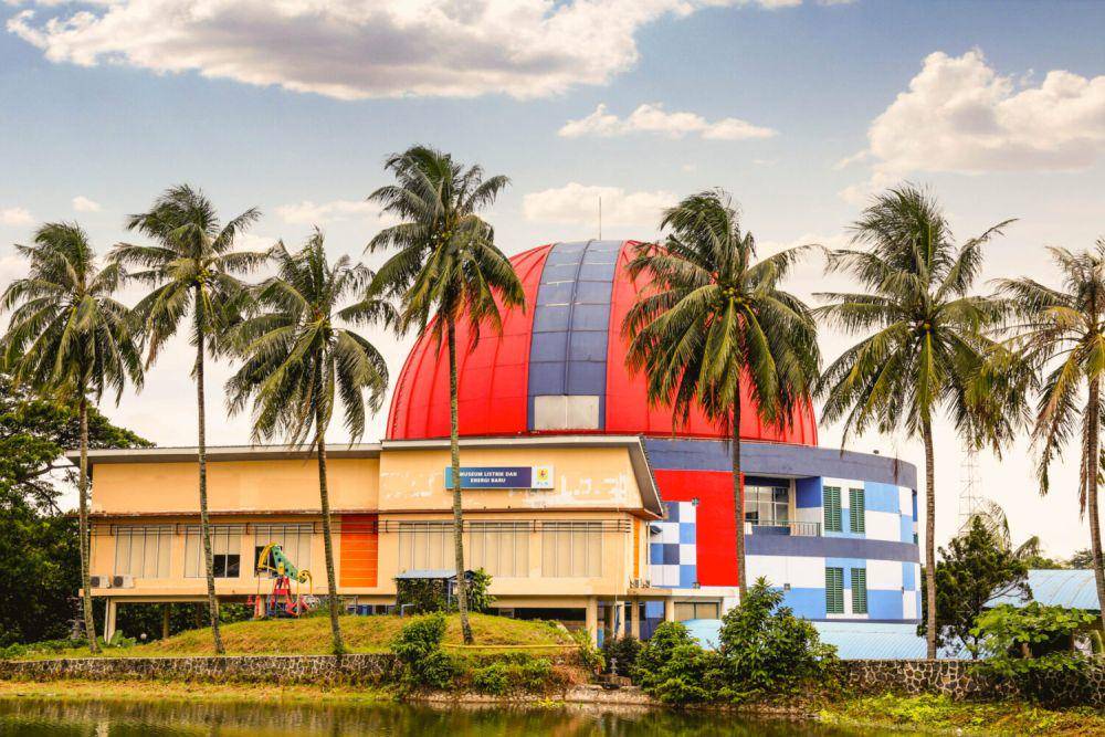Museum Listrik dan Energi Baru (tamanmini.com)