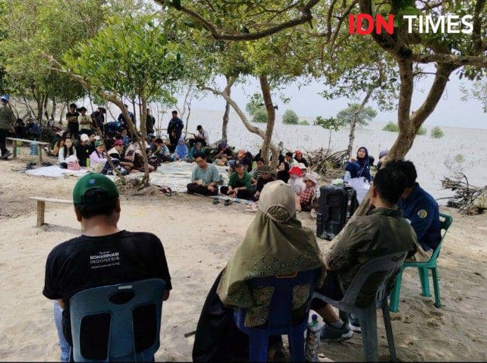 Aksi lingkungan Medan vs Plastik, Dinas Kelautan dan Perikanan Sumut sampaikan jika mereka kerap temui banyak sampah plastik di pesisir pantai Sumut (IDN Times/Eko Agus Herianto)