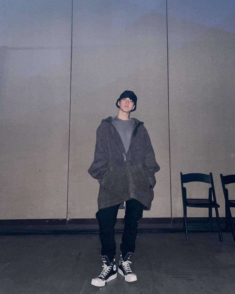 padu padan long coat ala Hoshi SEVENTEEN (instagram.com/ho5hi_kwon)