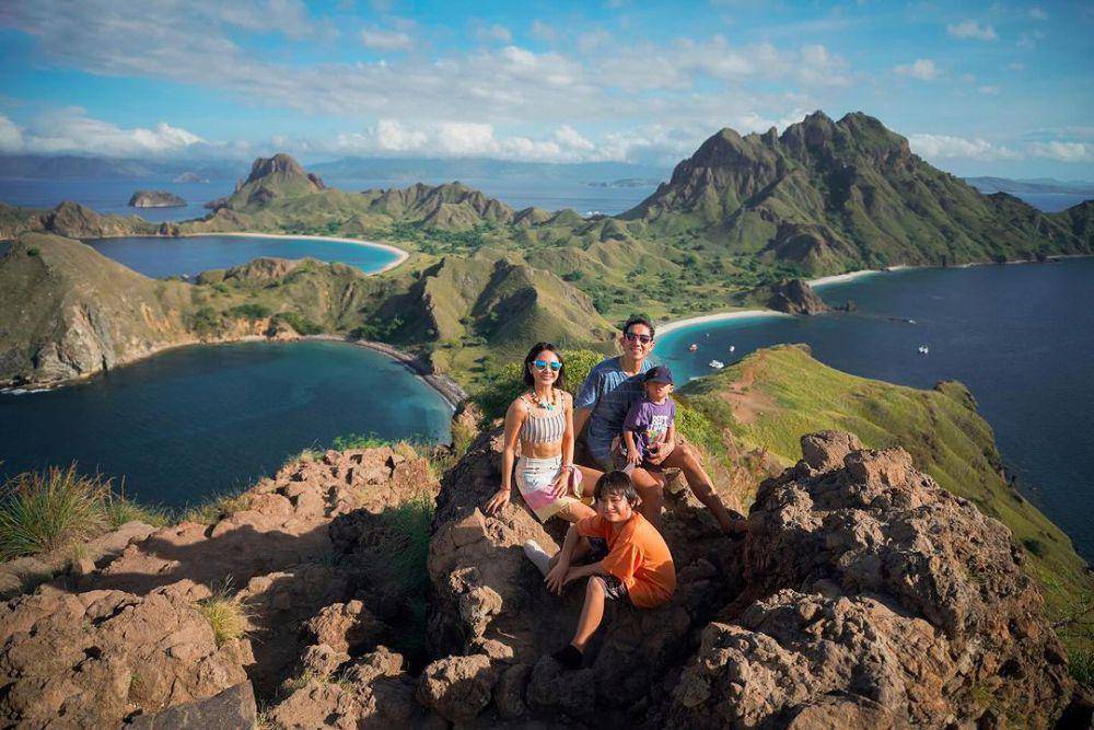 potret Andien Aisyah dan keluarga di Labuan Bajo (instagram.com/andienaisyah)