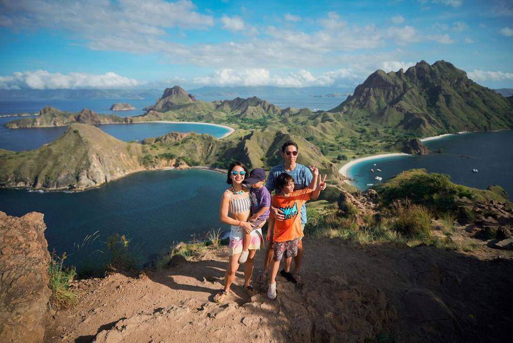 potret Andien Aisyah dan keluarga di Labuan Bajo (instagram.com/andienaisyah)