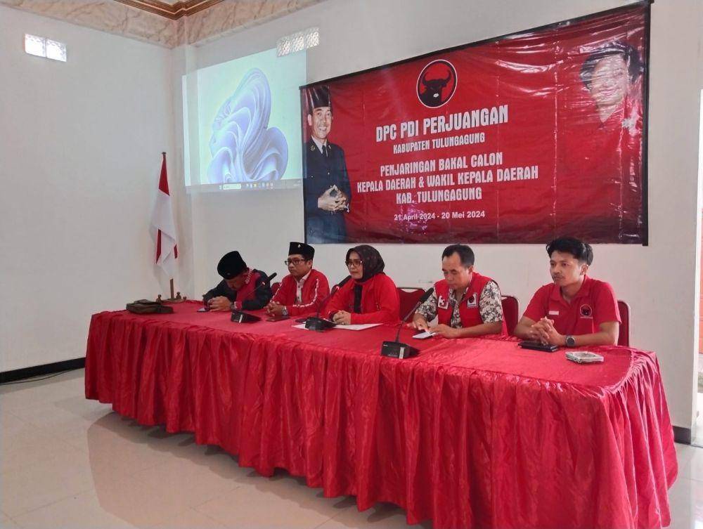 DPC PDIP Tulungagung saat konferensi pers terkait pengambilan formulir pendaftaran. IDN Times/ Bramanta Pamungkas