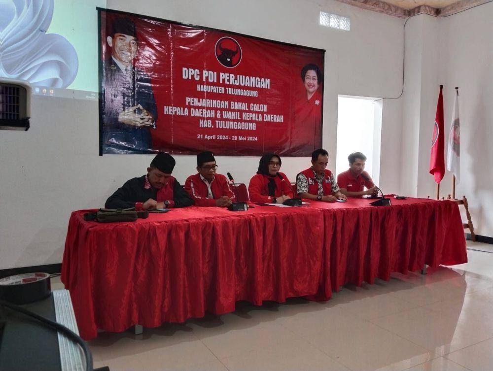 DPC PDIP Tulungagung saat konferensi pers terkait pengambilan formulir pendaftaran. IDN Times/ Bramanta Pamungkas