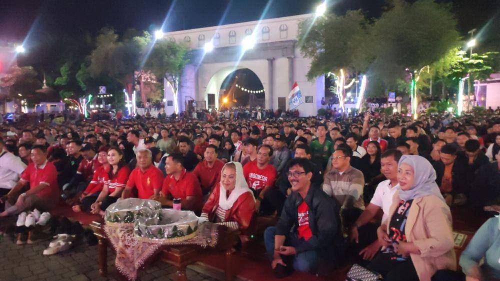 Acara nonton bareng (nobar) pertandingan sepak bola Piala Asia U-23 2024 antara Timnas Indonesia VS Korea Selatan di Balai Kota Semarang, Jumat (26/4/2024). (dok. Pemkot Semarang)