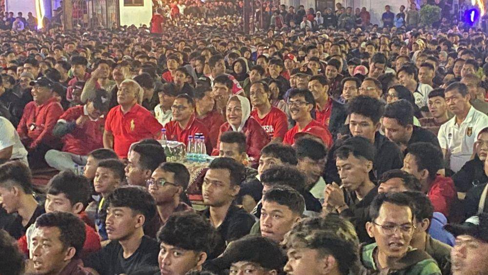 Acara nonton bareng (nobar) pertandingan sepak bola Piala Asia U-23 2024 antara Timnas Indonesia VS Korea Selatan di Balai Kota Semarang, Jumat (26/4/2024). (dok. Pemkot Semarang)