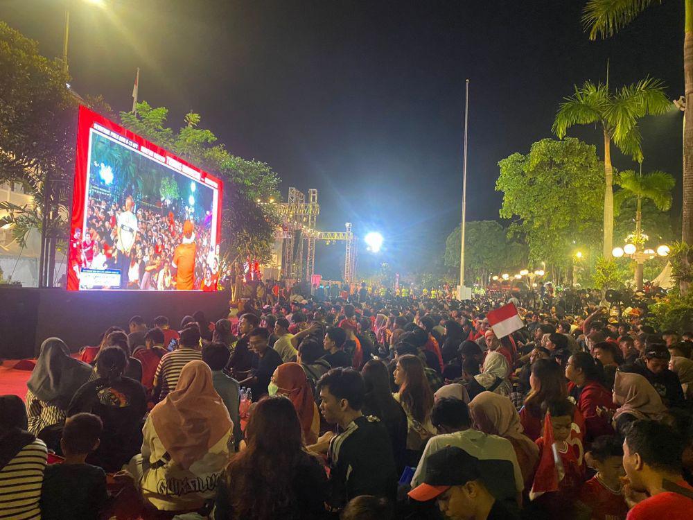 Copet Beraksi Saat Nobar Timnas di Balai Kota Surabaya