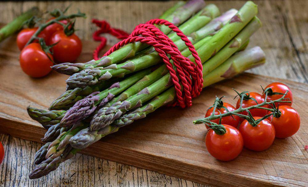 ilustrasi asparagus (pixabay.com/RitaE)