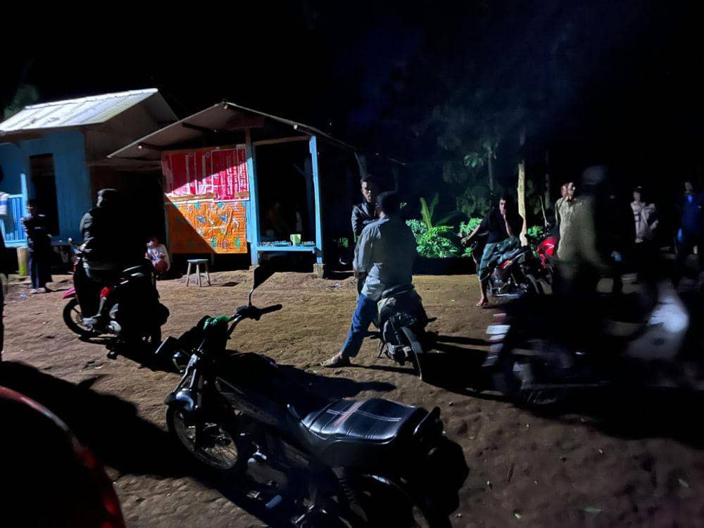 Proses olah TKP kasus penganiayaan di Dusun Sentong RT.21/RW.5, Desa Rembun, Kecamatan Dampit, Kabupaten Malang. (Dok. Polsek Dampit)